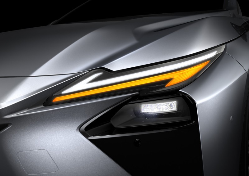 A modell történetében először akkumulátoros elektromos hajtással is elérhető lesz a vadonatúj Lexus ES (12)